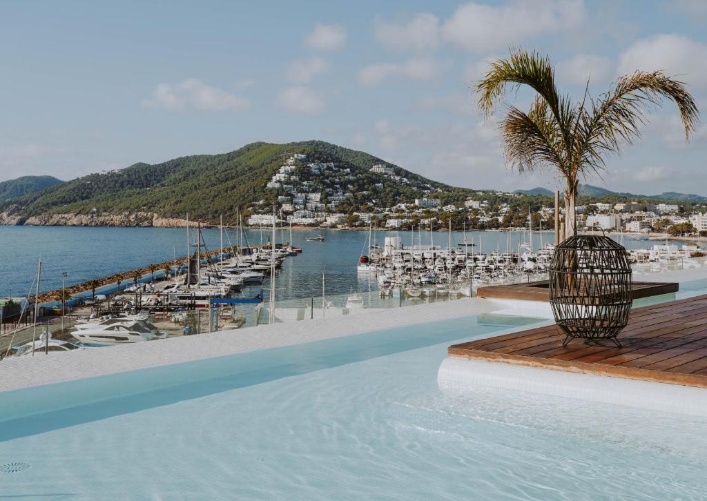 Aguas de Ibiza Grand Luxe, junior suite vue mer